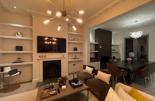 Quintessential Town House Close to Central London