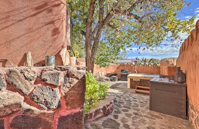 Quirky Santa Cruz Studio w/Shared Courtyard!