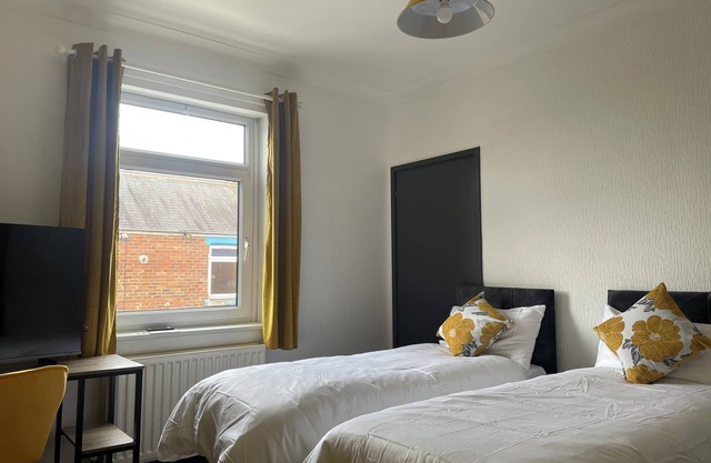 Quirky yet Cosy King/Twin Room in a County Durham home