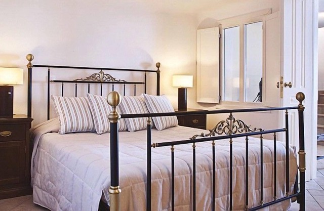 R 1160 Hydrus Villa (Maisonette Style) With Break Fast, External Jacuzzi & Lounge