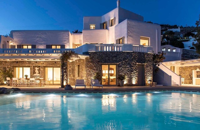 R 3165 Villa Flint With Air-conditioning.Safe box & Washing machine,