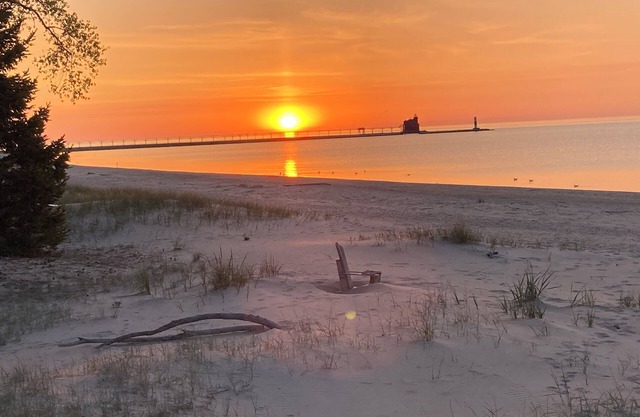 R&S Lakeside Cottage Beautiful Large Sand Beach Door County Limestone Fireplace