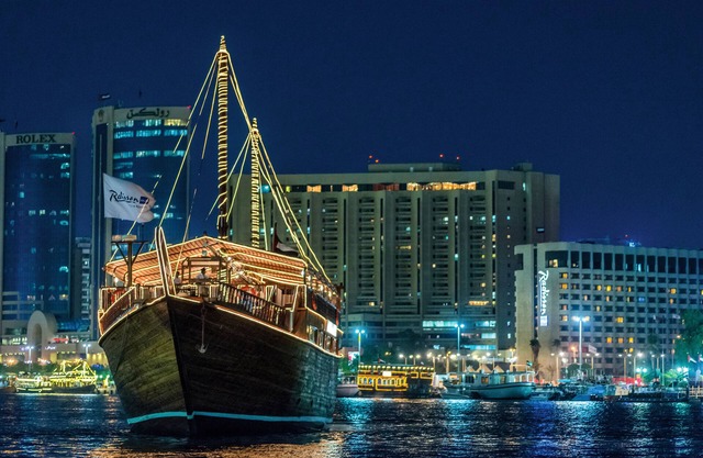 Radisson Blu Hotel, Dubai Deira Creek