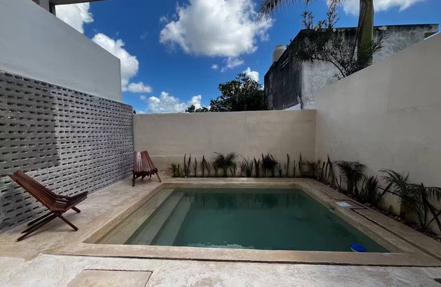 RAE4sixty apts with pool, near Paseo Montejo3