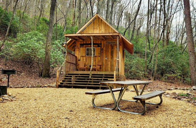 Raelean - A unique off-grid tiny cabin