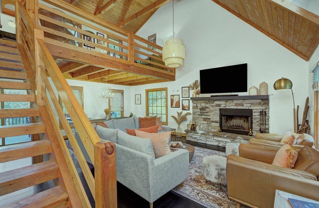 Rainbow's End Mountain Lake House