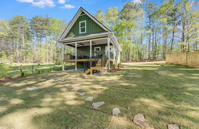 Rainyville - Emerald: Charming cottage with loft in Walhalla, South Carolina