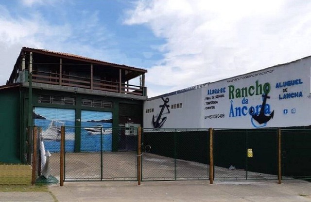 Ranch house front beach Centro Bertioga