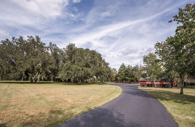 Ranch on 7 acre of natural beauty with Cozy Cabin & Barn