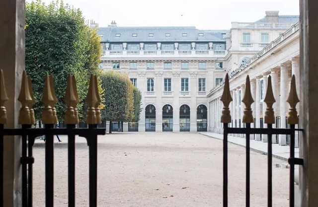 Rare!365m2 -High ceilings,stunning mouldings,lovely period details-Palais Royale