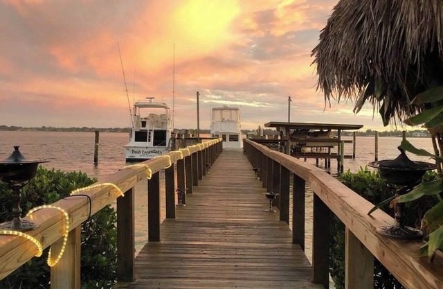 Rare! Adorable Cottage on Snead Island, Fish Dock,Tiki & Bch 250 ft. away. Pets