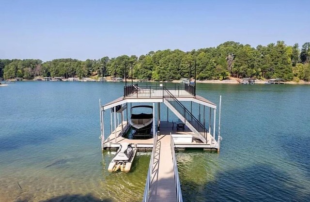RARE EASY ACCESS PRIVATE FLOATING DOCK 4 BED ROOM HOME!
