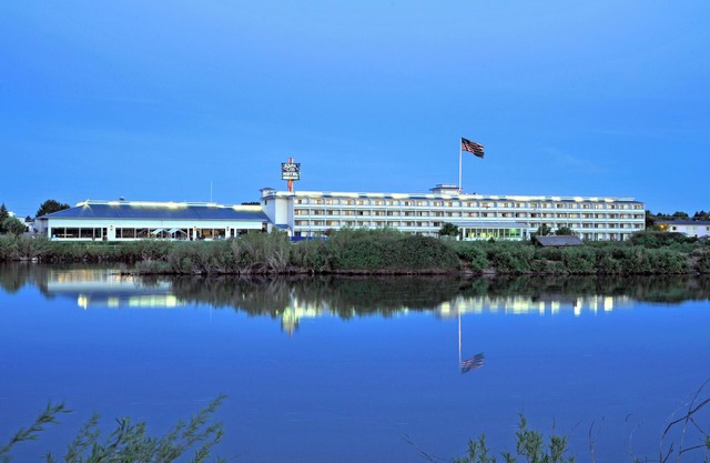 RARE FIND! IDAHO FALLS, 2 COZY AND CLEAN UNITS! POOL, SPA, JACUZZI!