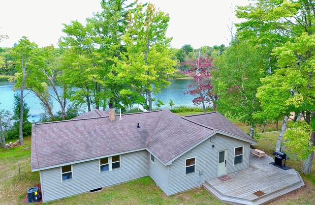 Rare find! Secluded Cottage on inland lake near Munising!