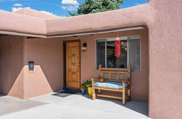 Rare Gem in Santa Fe 2-bedroom, with AC, Wi-Fi
