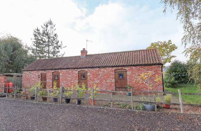 RATTY'S RETREAT, pet friendly, character holiday cottage in Partney