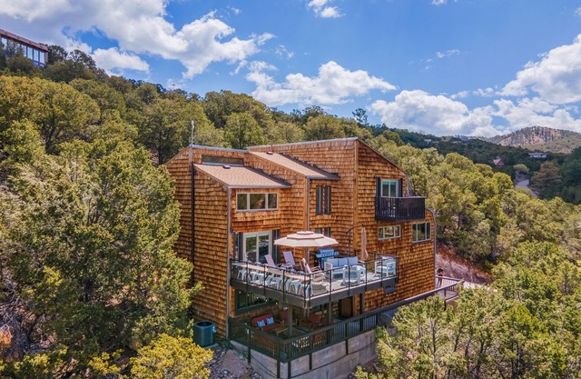 Raven Hill - Stunning Views from Three Decks