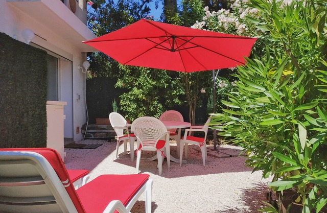 RDJ VILLA BY THE SEA 50 M FROM THE BEACH AT BOULOURIS