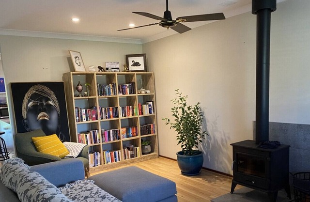 Readers Paradise - 1 bedroom home with fireplace