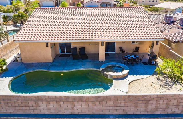 ⛱Real Mineral Water Hottub+Pool⛱Game Room💜Purple Sleep Experience💜420/PET OK