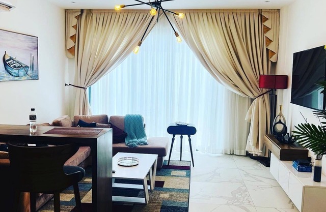 Realtor & Tours - 233 Boulevard