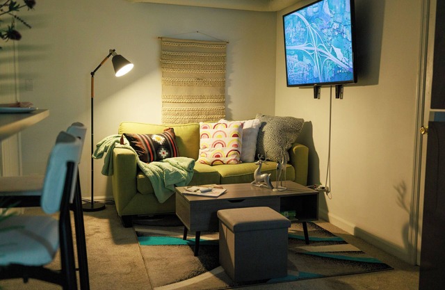 Rear Entry Basement Suite Bliss Firepit Nights & Comfort Stay