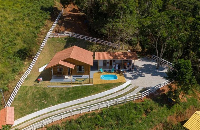 Recanto Águas Nascentes - Casa na serra com piscina e cachoeira no quintal!
