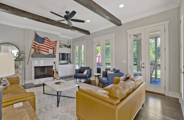 Recently-built all-suite with two porches, firepit, crow's nest, & widow's walk