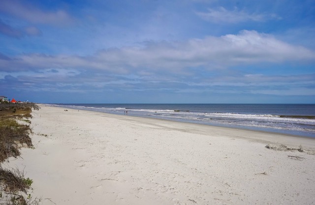 Recently Renovated Spacious 6 Bedroom Condo, Just Steps From The Ocean