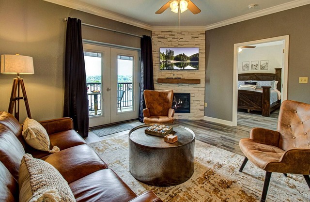 Recently renovated 2 bedroom/2 bathroom Smoky Mountain Condo in Pigeon Forge