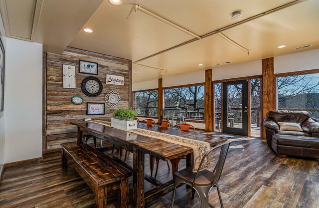 Reconnect at Ozark Outdoor! Secluded in Nature-Pvt Firepit & Hot Tub-Near Big Cedar