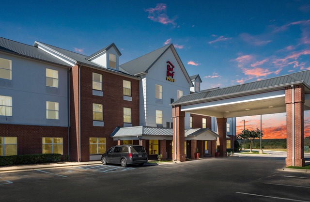 Red Roof Inn PLUS+ & Suites Birmingham - Bessemer