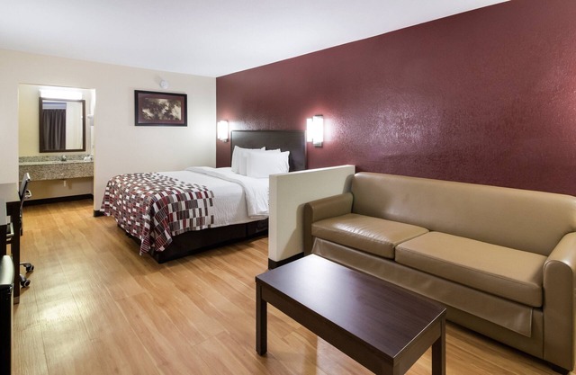 Red Roof Inn & Suites Commerce - Athens