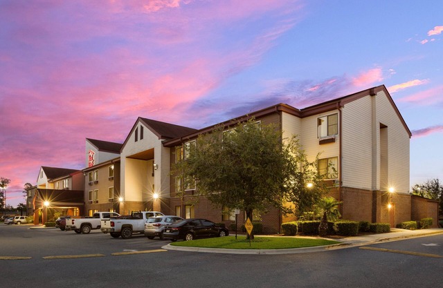 Red Roof Inn & Suites Savannah Airport