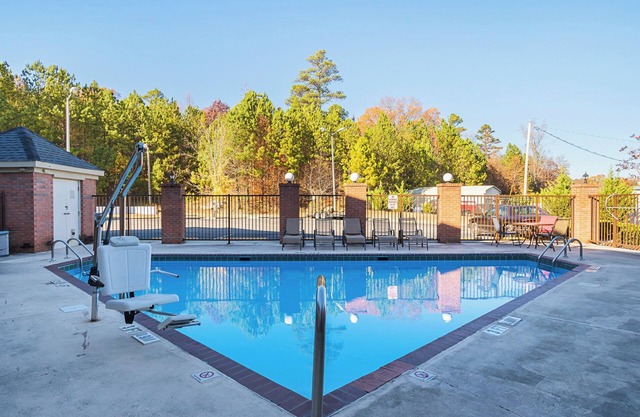 Red Roof Inn & Suites Scottsboro