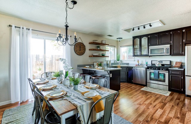 Redding Multi-Family Retreat w/Mt. Shasta Views