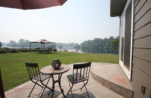 Redding River House II, Stunning River Location.