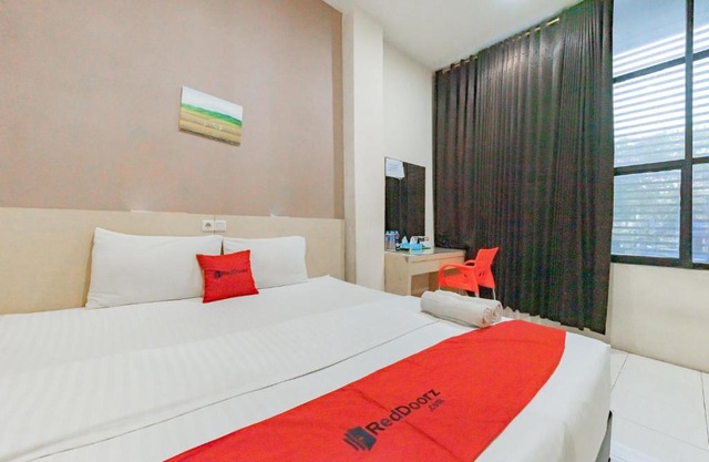 RedDoorz near Pasar Tarapung Siring Banjarmasin