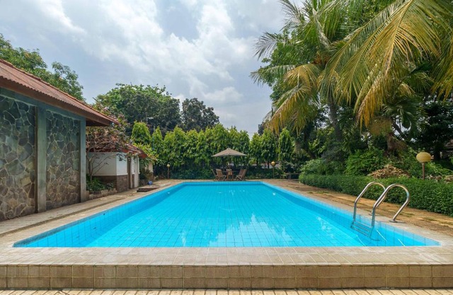 RedDoorz Plus near Kemang Raya