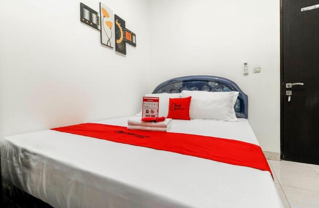 RedDoorz Plus near Trisakti University