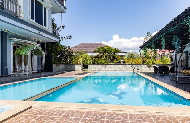 RedDoorz Premium @ Sea Residence Manado