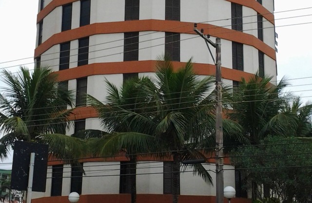 Redondo Beach Avenue Building