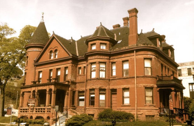 Redstone Inn And Suites