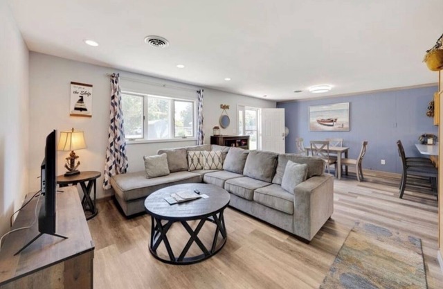 Reduced Fall Rates, perfect island location, tastefully decorated