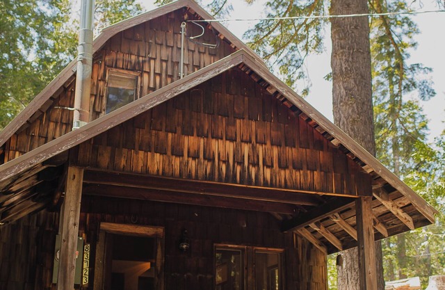 Redwood Grove Cabin inside Kings Canyon and Sequoia National Park