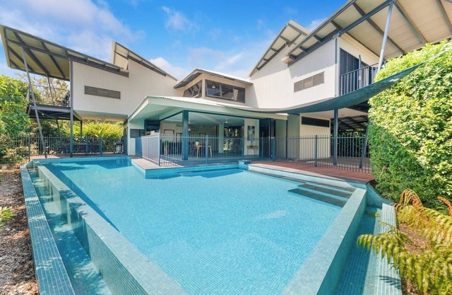 Reef Villa A Sprawling Waterfront Oasis