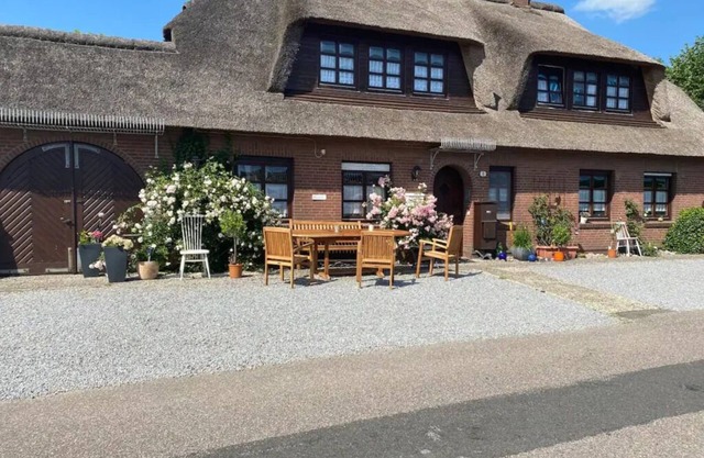 Reetdach-app. "landhus Achter de Kark - Stüerboord" in Poppenbüll für 2 Personen