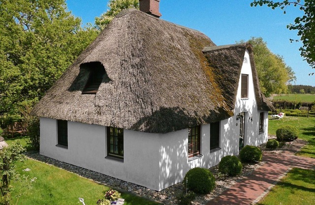 Reetkate, 150J. old, modern feel, large garden with playground, 7km from the beach