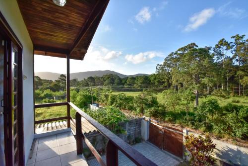 Refúgio aconchegante entre o mar e natureza N1804