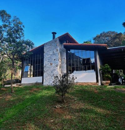 Refúgio em Araras: Seu Encontro Romântico na Serra